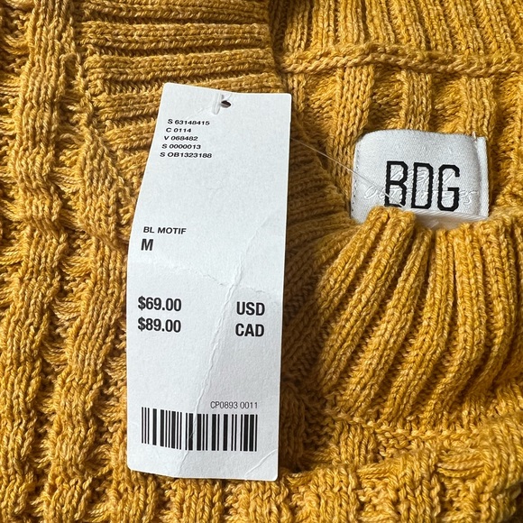 NWT Urban Outfitters BDG Sweater Women’s Medium Max Oversized Waffle Knit Gold - Picture 3 of 8